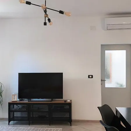 Kollmann - 50m From Arena, Private Courtyard * Pula